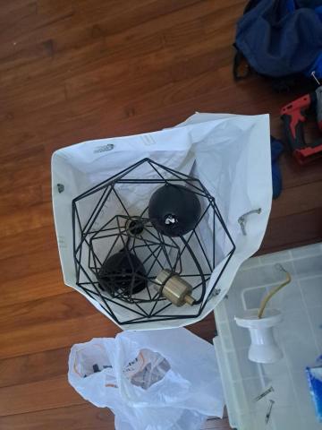 Tsz Yat Angus Ng - 客戶要求還原電燈，故拆除