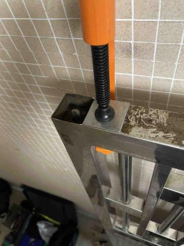 梁 師傅 - 鐵閘維修