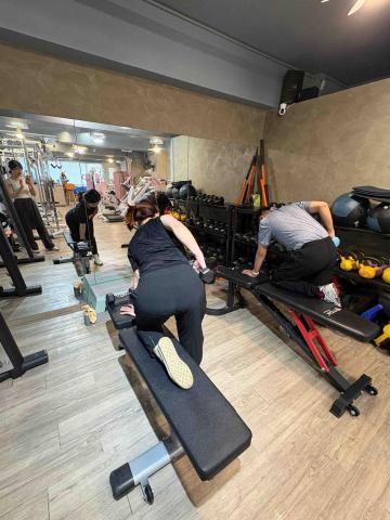 Yungie - 用各樣器械做負重訓練