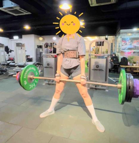 Woody_fitness（曾為超過100名客戶增肌減脂） - 女學員成功完成硬拉一百三十公斤