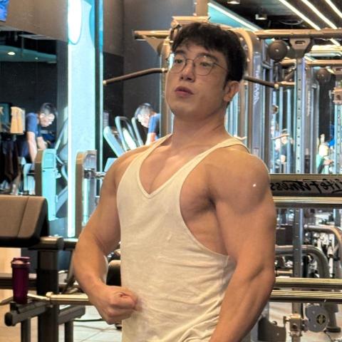 提供上门按摩av服務的專家Wilton Hui