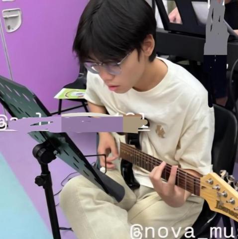 提供結他服務的專家Long