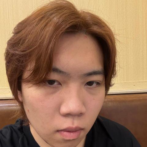 提供日語翻譯員服務的專家Chris 