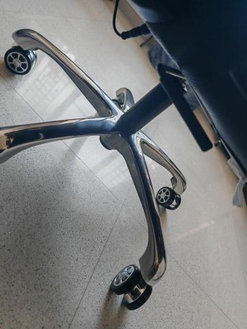 馬華明 - 更換椅子氣杆腳架