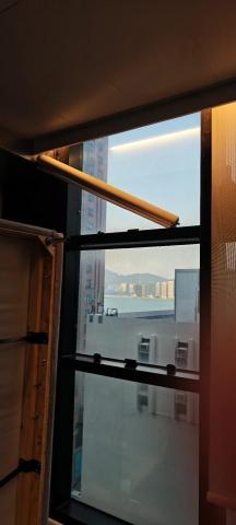 Tsz Yat Angus Ng - 客戶電動窗簾掉下，螺絲鬆脫