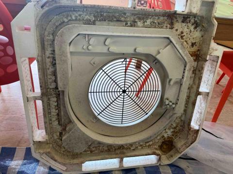 百順冷氣工程有限公司 - 天花機/四面出風 清洗前