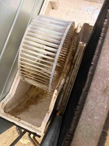 百順冷氣工程有限公司 - 窗口機清洗前