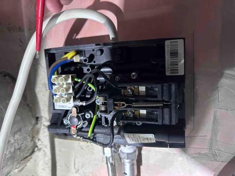 譚生 - 熱水爐復修