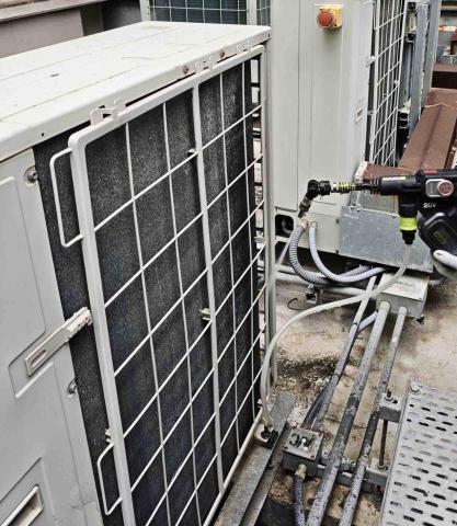 譚生 - 冷氣室外機清洗