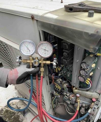 譚生 - 檢查冷氣機雪種含量