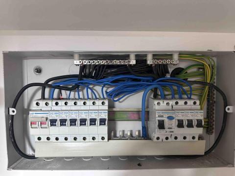 譚生 - 電路檢查（發現電線回路燒毁）