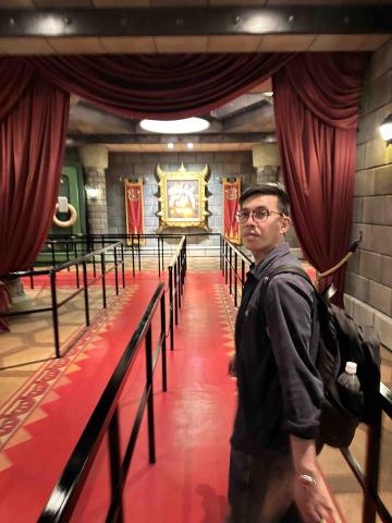 提供店面清潔服務的專家梁 師傅