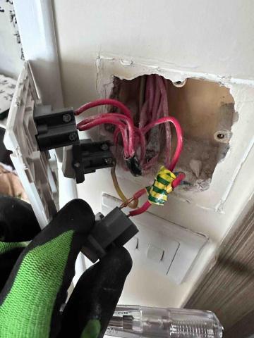 譚生 - 舊燈掣拆除更換