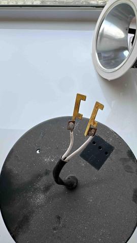 譚生 - 燈具拆卸及維修線路