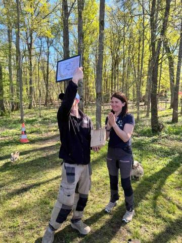 B.trainer - 2025-2026年在法國完成為期一年訓犬