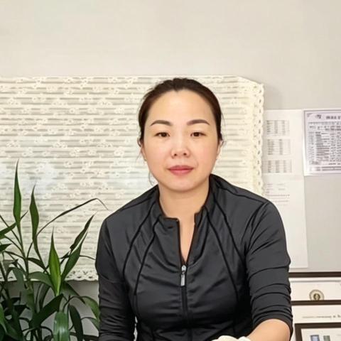 吴小姐 - specialize in Scraping & Cupping