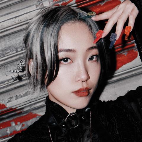 Amber Law - 提供美甲服務的專家
